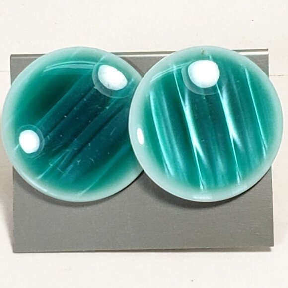 Women's Stunning Circle Green Stud Earrings - Eye-Catching and Elegant - Picture 1 of 7